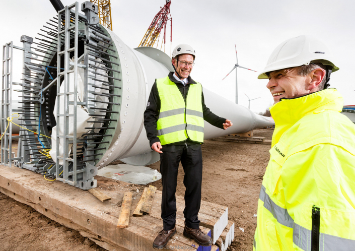 Mitarbeiterfoto Teamfoto Baustelle, Erneuerbare Energie, Windkraft, Bremerhaven